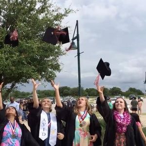 Meet your Posher, Lora